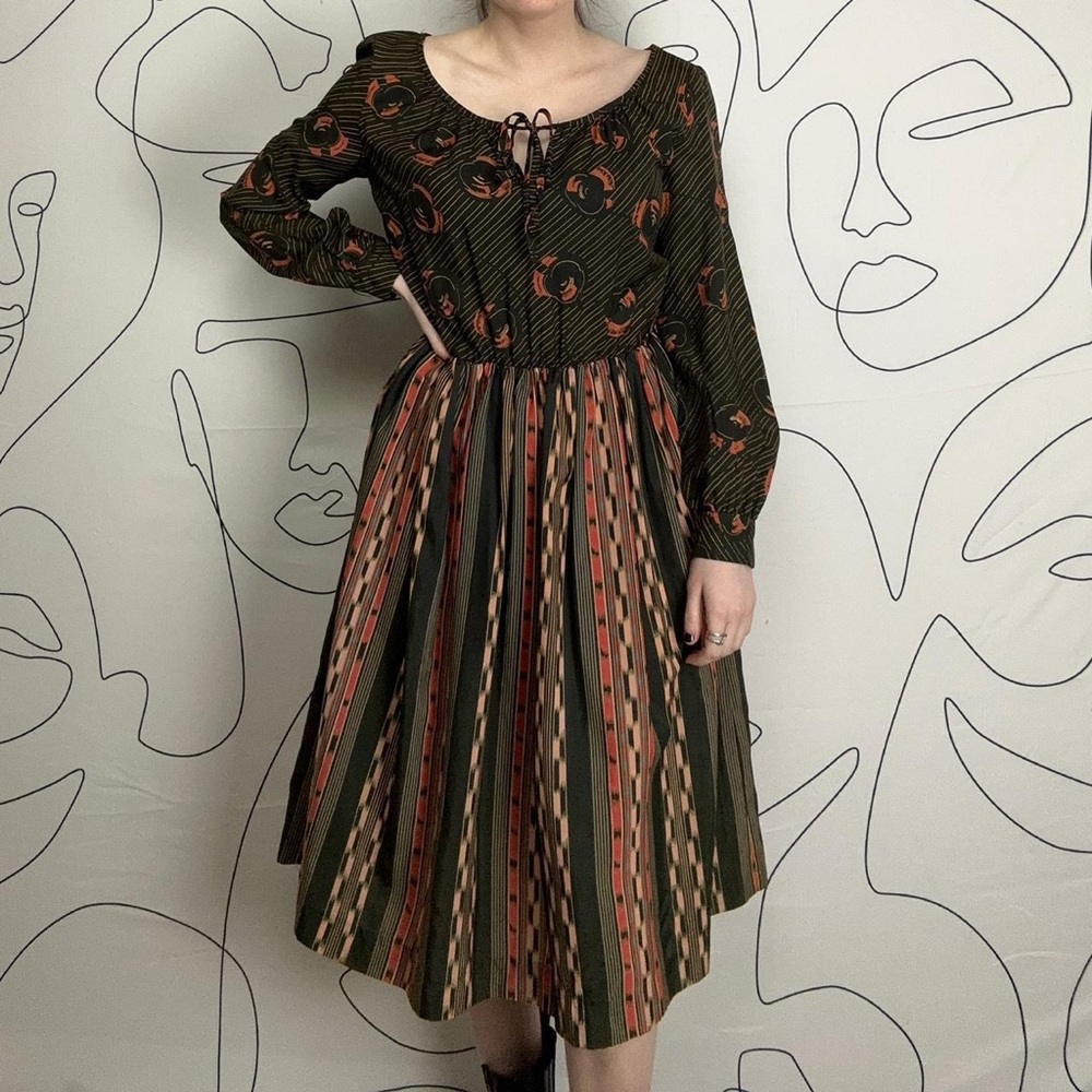 Vintage 70s Parade New York Abstract Print Dress